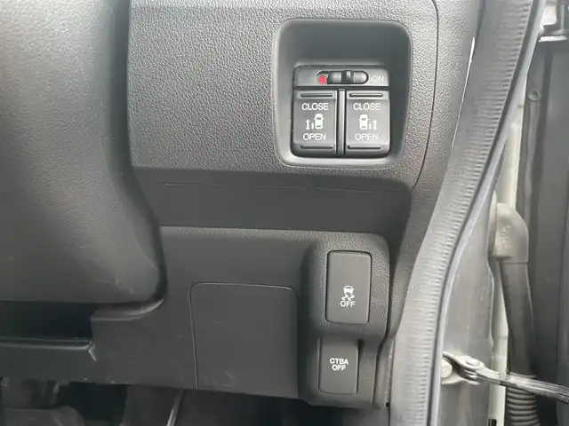 ホンダ Ｎ ＢＯＸ カスタム G SSパッケージ 福岡県 2014(平26)年 8.3万km ポリッシュドメタルメタリック (株)IDOMが運営する【じしゃロン八幡西店】の自社ローン専用車両になります。こちらは現金またはオートローンご利用時の価格です。自社ローンご希望の方は別途その旨お申付け下さい/スマートキー/社外メモリナビ /フルセグ/バックカメラ/両側パワースライドドア/ウィンカーミラー/ETC/HID/オートライト/前後ドライブレコーダー/前席シートヒーター/衝突軽減システム