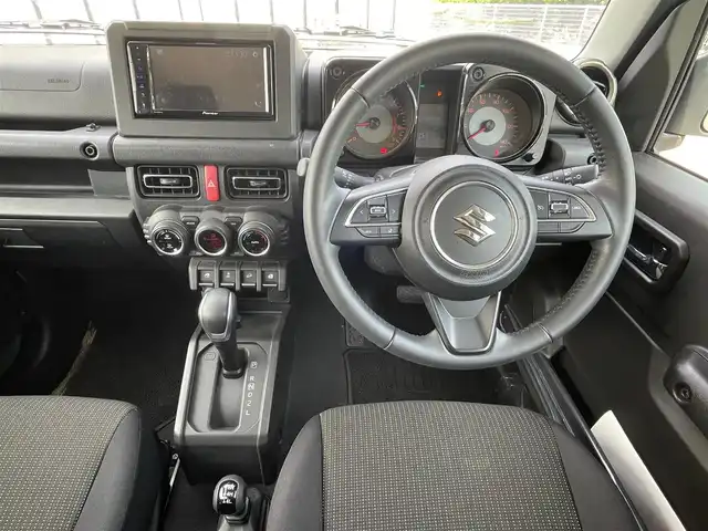 スズキ ジムニー XC 大阪府 2022(令4)年 1.5万km ジャングルグリーン 純正ナビ/   CD/DVD/Bluetooth/USB/バックモニター/衝突軽減ブレーキ/横滑り防止装置/前席シートヒーター/クルーズコントロール/レーンキープアシスト/ステアリングスイッチ/ダウンヒルアシストコントロール/アイドリングストップ/オートマチックハイビーム/前後ドライブレコーダー/純正16インチアルミホイール/純正フロアマット/プッシュスタート/スマートキー/ＥＴＣ/ＬＥＤライト/禁煙車