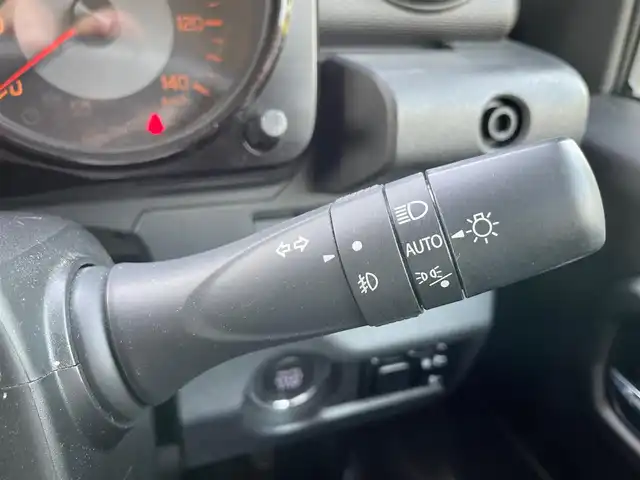 スズキ ジムニー XC 大阪府 2022(令4)年 1.5万km ジャングルグリーン 純正ナビ/   CD/DVD/Bluetooth/USB/バックモニター/衝突軽減ブレーキ/横滑り防止装置/前席シートヒーター/クルーズコントロール/レーンキープアシスト/ステアリングスイッチ/ダウンヒルアシストコントロール/アイドリングストップ/オートマチックハイビーム/前後ドライブレコーダー/純正16インチアルミホイール/純正フロアマット/プッシュスタート/スマートキー/ＥＴＣ/ＬＥＤライト/禁煙車