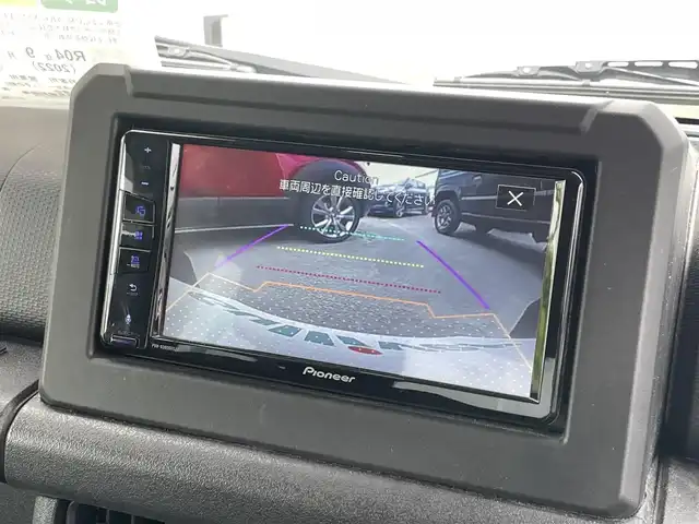 スズキ ジムニー XC 大阪府 2022(令4)年 1.5万km ジャングルグリーン 純正ナビ/   CD/DVD/Bluetooth/USB/バックモニター/衝突軽減ブレーキ/横滑り防止装置/前席シートヒーター/クルーズコントロール/レーンキープアシスト/ステアリングスイッチ/ダウンヒルアシストコントロール/アイドリングストップ/オートマチックハイビーム/前後ドライブレコーダー/純正16インチアルミホイール/純正フロアマット/プッシュスタート/スマートキー/ＥＴＣ/ＬＥＤライト/禁煙車