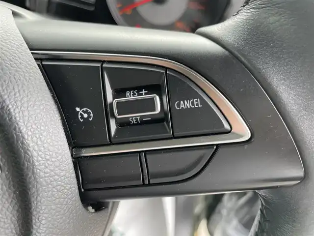 スズキ ジムニー XC 大阪府 2022(令4)年 1.5万km ジャングルグリーン 純正ナビ/   CD/DVD/Bluetooth/USB/バックモニター/衝突軽減ブレーキ/横滑り防止装置/前席シートヒーター/クルーズコントロール/レーンキープアシスト/ステアリングスイッチ/ダウンヒルアシストコントロール/アイドリングストップ/オートマチックハイビーム/前後ドライブレコーダー/純正16インチアルミホイール/純正フロアマット/プッシュスタート/スマートキー/ＥＴＣ/ＬＥＤライト/禁煙車