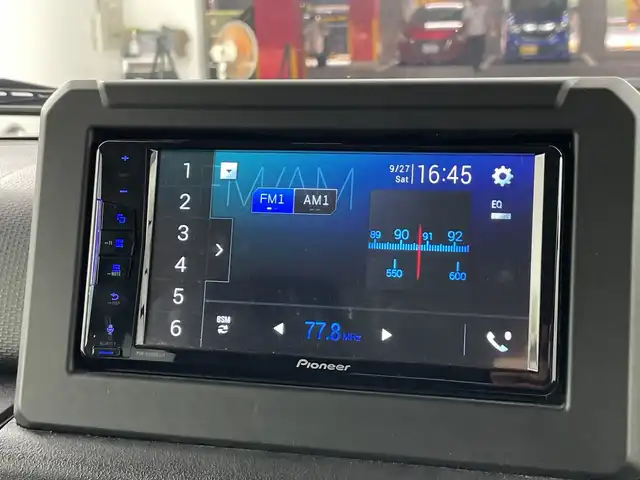 スズキ ジムニー XC 愛知県 2022(令4)年 1.5万km ジャングルグリーン 純正ディスプレイオーディオ(PVH-9300DVSZS)/DISC/Bluetooth/USB/バックモニター/ビルトインＥＴＣ/ドライブレコーダー/衝突軽減ブレーキ/横滑り防止装置/前席シートヒーター/クルーズコントロール/レーンキープアシスト/ステアリングスイッチ/ダウンヒルアシストコントロール/アイドリングストップ/オートマチックハイビーム/前後ドライブレコーダー/純正16インチアルミホイール/純正フロアマット/プッシュスタート/スマートキー/ＬＥＤライト