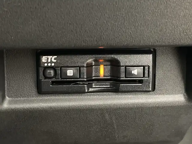 スズキ ジムニー XC 愛知県 2022(令4)年 1.5万km ジャングルグリーン 純正ディスプレイオーディオ(PVH-9300DVSZS)/DISC/Bluetooth/USB/バックモニター/ビルトインＥＴＣ/ドライブレコーダー/衝突軽減ブレーキ/横滑り防止装置/前席シートヒーター/クルーズコントロール/レーンキープアシスト/ステアリングスイッチ/ダウンヒルアシストコントロール/アイドリングストップ/オートマチックハイビーム/前後ドライブレコーダー/純正16インチアルミホイール/純正フロアマット/プッシュスタート/スマートキー/ＬＥＤライト