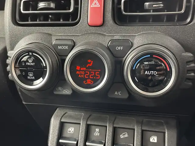 スズキ ジムニー XC 愛知県 2022(令4)年 1.5万km ジャングルグリーン 純正ディスプレイオーディオ(PVH-9300DVSZS)/DISC/Bluetooth/USB/バックモニター/ビルトインＥＴＣ/ドライブレコーダー/衝突軽減ブレーキ/横滑り防止装置/前席シートヒーター/クルーズコントロール/レーンキープアシスト/ステアリングスイッチ/ダウンヒルアシストコントロール/アイドリングストップ/オートマチックハイビーム/前後ドライブレコーダー/純正16インチアルミホイール/純正フロアマット/プッシュスタート/スマートキー/ＬＥＤライト
