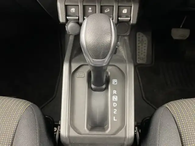 スズキ ジムニー XC 愛知県 2022(令4)年 1.5万km ジャングルグリーン 純正ディスプレイオーディオ(PVH-9300DVSZS)/DISC/Bluetooth/USB/バックモニター/ビルトインＥＴＣ/ドライブレコーダー/衝突軽減ブレーキ/横滑り防止装置/前席シートヒーター/クルーズコントロール/レーンキープアシスト/ステアリングスイッチ/ダウンヒルアシストコントロール/アイドリングストップ/オートマチックハイビーム/前後ドライブレコーダー/純正16インチアルミホイール/純正フロアマット/プッシュスタート/スマートキー/ＬＥＤライト