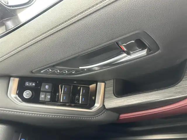 トヨタ ランドクルーザー GRスポーツ 愛知県 2023(令5)年 2.2万km ダークレッドマイカメタリック ワンオーナー　/４WD　/純正ディスプレイオーディオ　/Bluetooth　/TSS　/サスペンションGRチューニング　/プリクラッシュセーフティ　/レーンディパラーチャー　/ドライバー異常時対応システム　/レーダークルーズコントロール　/ロードサイン　/アダプティブハイビーム　/オートハイビーム　/先行発進告知　/アラウンドビューモニター　/サンルーフ　/BSM　/HUD　/パワーバックドア　/シーケンシャルLEDライト　/純正AW　/純正フロアマット　/本革ステアリング　/パワーシート　/メモリーシート　/レザーシート　/前後ドライブレコーダー　