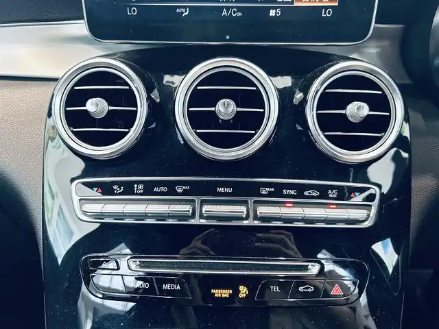 メルセデス・ベンツ ＧＬＣ２００ スポーツ 大阪府 2018(平30)年 5.1万km ポーラホワイト レーダーセーフティ/ハーフレザー/メモリ付きパワーシート/シートヒーター/純正ナビ/TV/360度カメラ/ACC/ブラインドスポット/純正19インチAW/LEDヘッドライト/電動リアゲート