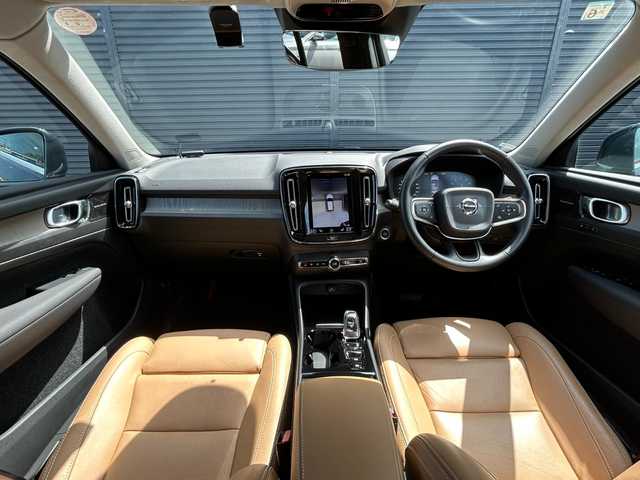 ボルボ ＸＣ４０ T4 AWD インスクリプション 茨城県 2020(令2)年 1.3万km 青 インテリセーフ /ACC /LKA /BSM /harman/kardon /純正ナビ /360度カメラ /フルセグ /BT /CarPlay /茶革 /シートヒーター /パワーシート /ステアリングヒーター /ワイヤレス充電 /LED /ETC /ルーフ /ドラレコ /禁煙車