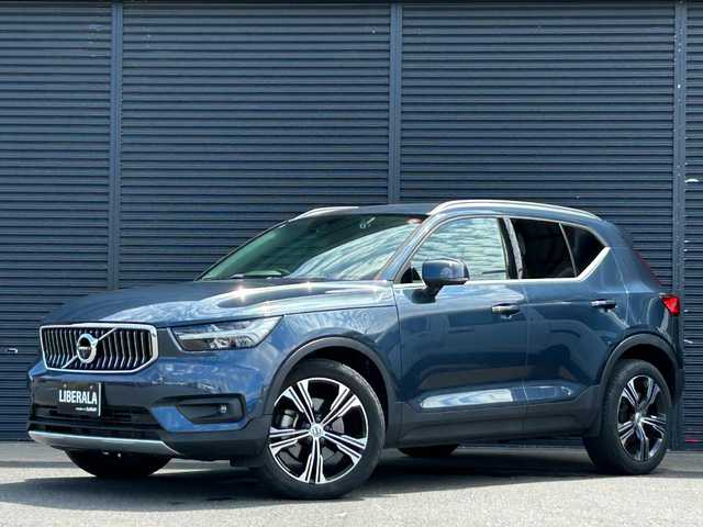 ボルボ ＸＣ４０ T4 AWD インスクリプション 茨城県 2020(令2)年 1.3万km 青 インテリセーフ /ACC /LKA /BSM /harman/kardon /純正ナビ /360度カメラ /フルセグ /BT /CarPlay /茶革 /シートヒーター /パワーシート /ステアリングヒーター /ワイヤレス充電 /LED /ETC /ルーフ /ドラレコ /禁煙車