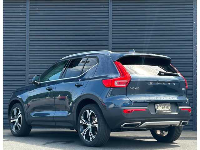 ボルボ ＸＣ４０ T4 AWD インスクリプション 茨城県 2020(令2)年 1.3万km 青 インテリセーフ /ACC /LKA /BSM /harman/kardon /純正ナビ /360度カメラ /フルセグ /BT /CarPlay /茶革 /シートヒーター /パワーシート /ステアリングヒーター /ワイヤレス充電 /LED /ETC /ルーフ /ドラレコ /禁煙車