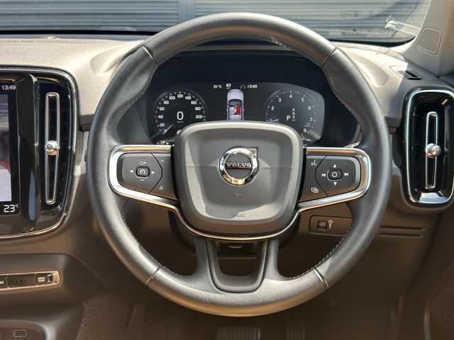 ボルボ ＸＣ４０ T4 AWD インスクリプション 茨城県 2020(令2)年 1.3万km 青 インテリセーフ /ACC /LKA /BSM /harman/kardon /純正ナビ /360度カメラ /フルセグ /BT /CarPlay /茶革 /シートヒーター /パワーシート /ステアリングヒーター /ワイヤレス充電 /LED /ETC /ルーフ /ドラレコ /禁煙車