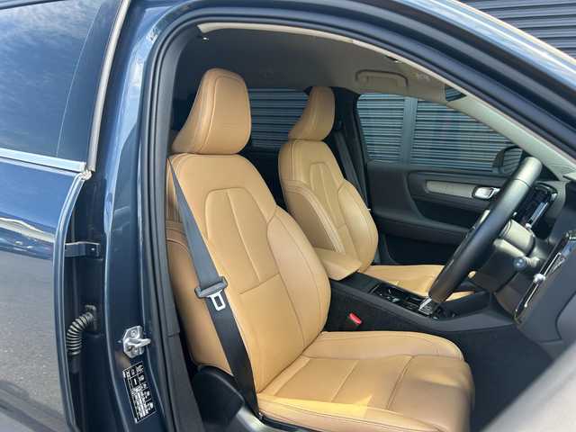ボルボ ＸＣ４０ T4 AWD インスクリプション 茨城県 2020(令2)年 1.3万km 青 インテリセーフ /ACC /LKA /BSM /harman/kardon /純正ナビ /360度カメラ /フルセグ /BT /CarPlay /茶革 /シートヒーター /パワーシート /ステアリングヒーター /ワイヤレス充電 /LED /ETC /ルーフ /ドラレコ /禁煙車