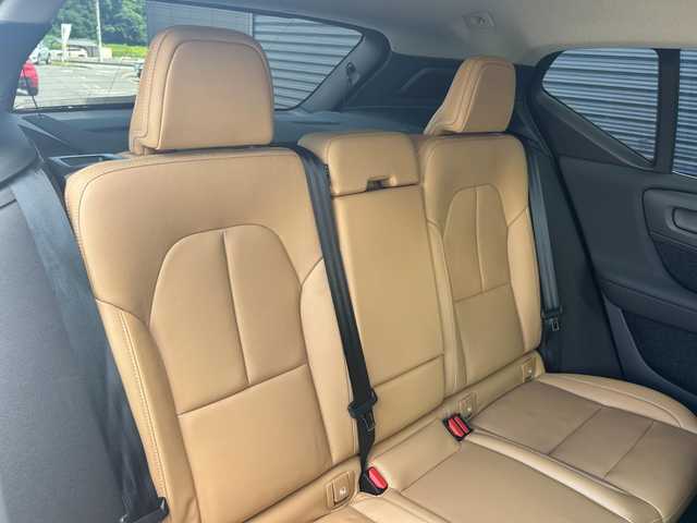 ボルボ ＸＣ４０ T4 AWD インスクリプション 茨城県 2020(令2)年 1.3万km 青 インテリセーフ /ACC /LKA /BSM /harman/kardon /純正ナビ /360度カメラ /フルセグ /BT /CarPlay /茶革 /シートヒーター /パワーシート /ステアリングヒーター /ワイヤレス充電 /LED /ETC /ルーフ /ドラレコ /禁煙車