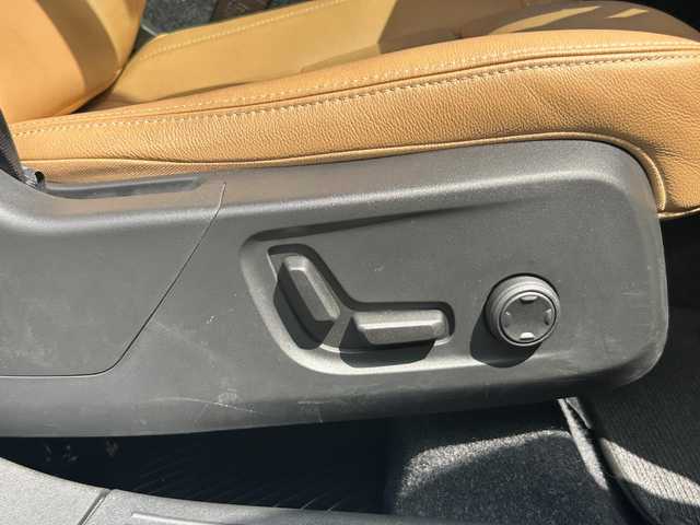ボルボ ＸＣ４０ T4 AWD インスクリプション 茨城県 2020(令2)年 1.3万km 青 インテリセーフ /ACC /LKA /BSM /harman/kardon /純正ナビ /360度カメラ /フルセグ /BT /CarPlay /茶革 /シートヒーター /パワーシート /ステアリングヒーター /ワイヤレス充電 /LED /ETC /ルーフ /ドラレコ /禁煙車