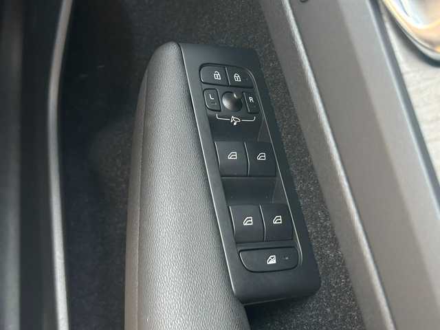 ボルボ ＸＣ４０ T4 AWD インスクリプション 茨城県 2020(令2)年 1.3万km 青 インテリセーフ /ACC /LKA /BSM /harman/kardon /純正ナビ /360度カメラ /フルセグ /BT /CarPlay /茶革 /シートヒーター /パワーシート /ステアリングヒーター /ワイヤレス充電 /LED /ETC /ルーフ /ドラレコ /禁煙車