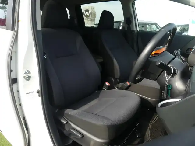 トヨタ シエンタ G 千葉県 2018(平30)年 3.2万km ホワイトパールクリスタルシャイン Toyota Safety Sense/・プリクラッシュセーフティ/・レーンディパーチャーアラート/・オートハイビーム/両側パワースライドドア/社外SDナビ/地デジTV/【DVD/CD再生機能　Bluetooth接続】/バックカメラ/ドライブレコーダー/ウインカーミラー/社外15インチアルミホイル/スマートキー