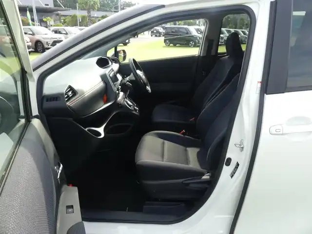 トヨタ シエンタ G 千葉県 2018(平30)年 3.2万km ホワイトパールクリスタルシャイン Toyota Safety Sense/・プリクラッシュセーフティ/・レーンディパーチャーアラート/・オートハイビーム/両側パワースライドドア/社外SDナビ/地デジTV/【DVD/CD再生機能　Bluetooth接続】/バックカメラ/ドライブレコーダー/ウインカーミラー/社外15インチアルミホイル/スマートキー