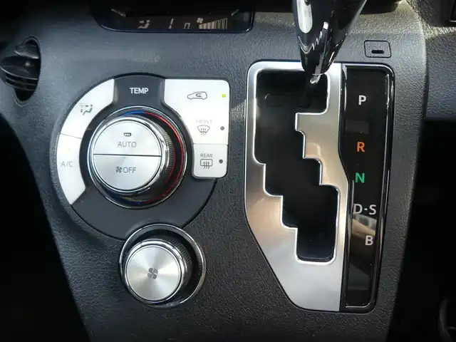 トヨタ シエンタ G 千葉県 2018(平30)年 3.2万km ホワイトパールクリスタルシャイン Toyota Safety Sense/・プリクラッシュセーフティ/・レーンディパーチャーアラート/・オートハイビーム/両側パワースライドドア/社外SDナビ/地デジTV/【DVD/CD再生機能　Bluetooth接続】/バックカメラ/ドライブレコーダー/ウインカーミラー/社外15インチアルミホイル/スマートキー