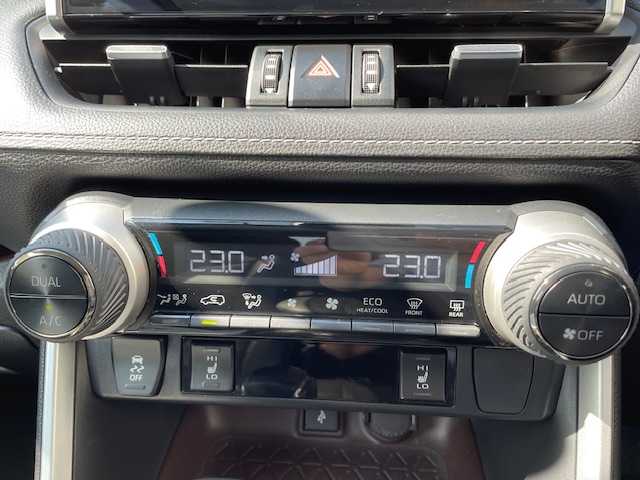 トヨタ ＲＡＶ４ ハイブリットG 青森県 2021(令3)年 6.5万km グレーメタリック ワンオーナー/黒レザーシート/プリクラッシュセーフティ/アダプティブクルーズコントロール/オートマチックハイビーム/BSM/クリアランスソナー/純正エンジンスターター/LEDヘッドライト/純正ディスプレイオーディオ(BT/ラジオ)/全方位カメラ/寒冷地仕様/フォグライト/リヤフォグライト/ステアリングヒーター/シートヒーター(D/N)/パワーシート(D席)/パワーパックドア/ビルトインETC/ドライブレコーダー(前後)/電動格納ミラー/RAYS(225/60/18)夏タイヤ/純正AW(225/60/18)冬タイヤ積込み/新車時保証書/取扱説明書
