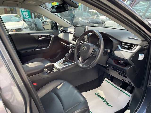 トヨタ ＲＡＶ４ ハイブリットG 青森県 2021(令3)年 6.5万km グレーメタリック ワンオーナー/黒レザーシート/プリクラッシュセーフティ/アダプティブクルーズコントロール/オートマチックハイビーム/BSM/クリアランスソナー/純正エンジンスターター/LEDヘッドライト/純正ディスプレイオーディオ(BT/ラジオ)/全方位カメラ/寒冷地仕様/フォグライト/リヤフォグライト/ステアリングヒーター/シートヒーター(D/N)/パワーシート(D席)/パワーパックドア/ビルトインETC/ドライブレコーダー(前後)/電動格納ミラー/RAYS(225/60/18)夏タイヤ/純正AW(225/60/18)冬タイヤ積込み/新車時保証書/取扱説明書