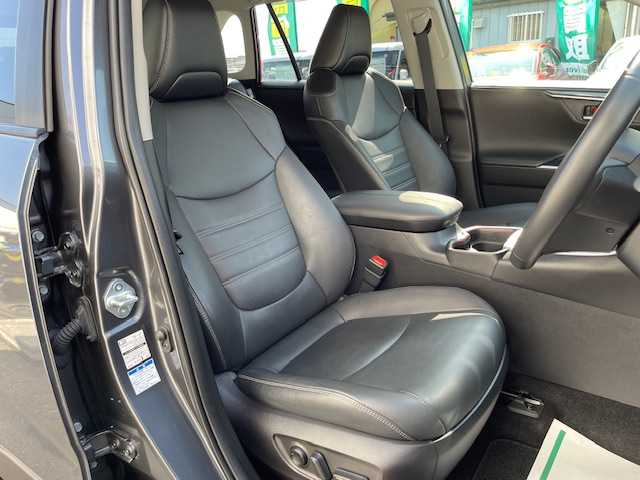 トヨタ ＲＡＶ４ ハイブリットG 青森県 2021(令3)年 6.5万km グレーメタリック ワンオーナー/黒レザーシート/プリクラッシュセーフティ/アダプティブクルーズコントロール/オートマチックハイビーム/BSM/クリアランスソナー/純正エンジンスターター/LEDヘッドライト/純正ディスプレイオーディオ(BT/ラジオ)/全方位カメラ/寒冷地仕様/フォグライト/リヤフォグライト/ステアリングヒーター/シートヒーター(D/N)/パワーシート(D席)/パワーパックドア/ビルトインETC/ドライブレコーダー(前後)/電動格納ミラー/RAYS(225/60/18)夏タイヤ/純正AW(225/60/18)冬タイヤ積込み/新車時保証書/取扱説明書