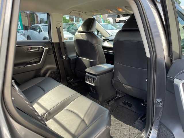 トヨタ ＲＡＶ４ ハイブリットG 青森県 2021(令3)年 6.5万km グレーメタリック ワンオーナー/黒レザーシート/プリクラッシュセーフティ/アダプティブクルーズコントロール/オートマチックハイビーム/BSM/クリアランスソナー/純正エンジンスターター/LEDヘッドライト/純正ディスプレイオーディオ(BT/ラジオ)/全方位カメラ/寒冷地仕様/フォグライト/リヤフォグライト/ステアリングヒーター/シートヒーター(D/N)/パワーシート(D席)/パワーパックドア/ビルトインETC/ドライブレコーダー(前後)/電動格納ミラー/RAYS(225/60/18)夏タイヤ/純正AW(225/60/18)冬タイヤ積込み/新車時保証書/取扱説明書