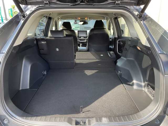 トヨタ ＲＡＶ４ ハイブリットG 青森県 2021(令3)年 6.5万km グレーメタリック ワンオーナー/黒レザーシート/プリクラッシュセーフティ/アダプティブクルーズコントロール/オートマチックハイビーム/BSM/クリアランスソナー/純正エンジンスターター/LEDヘッドライト/純正ディスプレイオーディオ(BT/ラジオ)/全方位カメラ/寒冷地仕様/フォグライト/リヤフォグライト/ステアリングヒーター/シートヒーター(D/N)/パワーシート(D席)/パワーパックドア/ビルトインETC/ドライブレコーダー(前後)/電動格納ミラー/RAYS(225/60/18)夏タイヤ/純正AW(225/60/18)冬タイヤ積込み/新車時保証書/取扱説明書