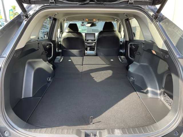 トヨタ ＲＡＶ４ ハイブリットG 青森県 2021(令3)年 6.5万km グレーメタリック ワンオーナー/黒レザーシート/プリクラッシュセーフティ/アダプティブクルーズコントロール/オートマチックハイビーム/BSM/クリアランスソナー/純正エンジンスターター/LEDヘッドライト/純正ディスプレイオーディオ(BT/ラジオ)/全方位カメラ/寒冷地仕様/フォグライト/リヤフォグライト/ステアリングヒーター/シートヒーター(D/N)/パワーシート(D席)/パワーパックドア/ビルトインETC/ドライブレコーダー(前後)/電動格納ミラー/RAYS(225/60/18)夏タイヤ/純正AW(225/60/18)冬タイヤ積込み/新車時保証書/取扱説明書