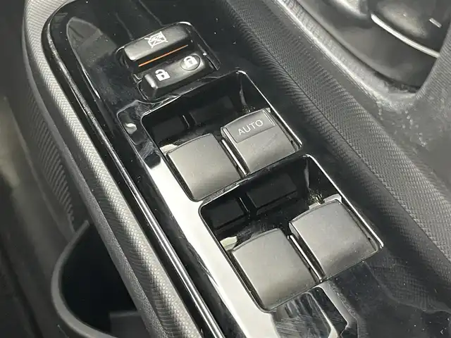 トヨタ アクア S スタイルブラック 茨城県 2019(平31)年 5.7万km ホワイトパールクリスタルシャイン 社外ナビ［MDV-D505BTW］/ワンセグ再生可/バックカメラ/Toyota Safety Sense C/・プリクラッシュセーフティシステム/・レーンディパーチャーアラート/・オートマチックハイビーム/コーナーセンサー/社外フロアマット/社外ETC/ハロゲンヘッドライト