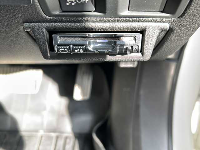 スバル レガシィ ツーリングワゴン 2．5i Lパッケージ 埼玉県 2011(平23)年 4.8万km サテンホワイトパール 純正７インチナビ/フルセグ/DVD/CD/BT/USB/SD/FM/AM/ＥＴＣ　/前席パワーシート　/クルーズコントロール　/ダウンヒルアシストコントロール　/パドルシフト　/横滑り防止　/オートライト　/スマートキー２本　/保証書　/取扱説明書