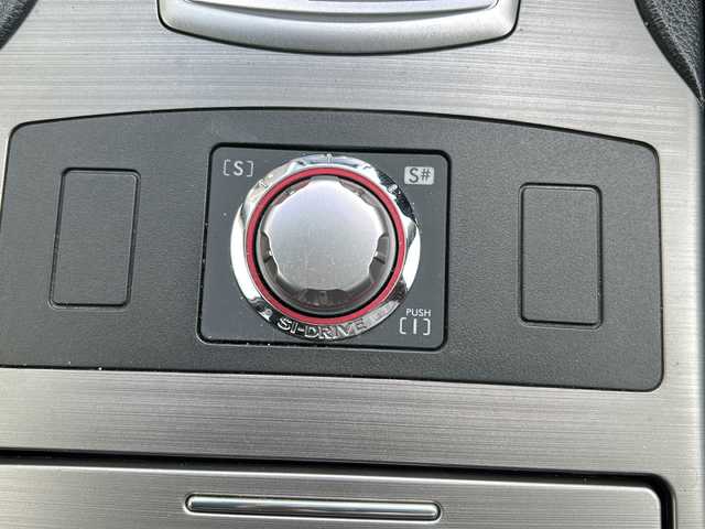 スバル レガシィ ツーリングワゴン 2．5i Lパッケージ 埼玉県 2011(平23)年 4.8万km サテンホワイトパール 純正７インチナビ/フルセグ/DVD/CD/BT/USB/SD/FM/AM/ＥＴＣ　/前席パワーシート　/クルーズコントロール　/ダウンヒルアシストコントロール　/パドルシフト　/横滑り防止　/オートライト　/スマートキー２本　/保証書　/取扱説明書