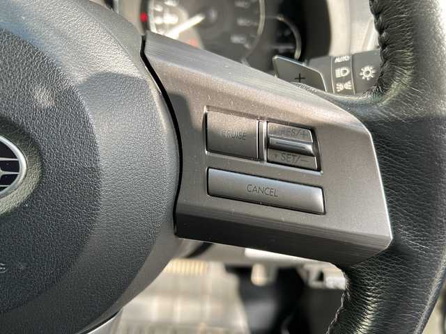 スバル レガシィ ツーリングワゴン 2．5i Lパッケージ 埼玉県 2011(平23)年 4.8万km サテンホワイトパール 純正７インチナビ/フルセグ/DVD/CD/BT/USB/SD/FM/AM/ＥＴＣ　/前席パワーシート　/クルーズコントロール　/ダウンヒルアシストコントロール　/パドルシフト　/横滑り防止　/オートライト　/スマートキー２本　/保証書　/取扱説明書