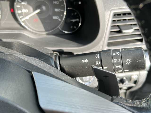スバル レガシィ ツーリングワゴン 2．5i Lパッケージ 埼玉県 2011(平23)年 4.8万km サテンホワイトパール 純正７インチナビ/フルセグ/DVD/CD/BT/USB/SD/FM/AM/ＥＴＣ　/前席パワーシート　/クルーズコントロール　/ダウンヒルアシストコントロール　/パドルシフト　/横滑り防止　/オートライト　/スマートキー２本　/保証書　/取扱説明書