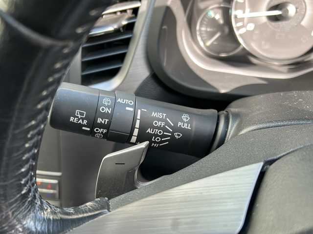 スバル レガシィ ツーリングワゴン 2．5i Lパッケージ 埼玉県 2011(平23)年 4.8万km サテンホワイトパール 純正７インチナビ/フルセグ/DVD/CD/BT/USB/SD/FM/AM/ＥＴＣ　/前席パワーシート　/クルーズコントロール　/ダウンヒルアシストコントロール　/パドルシフト　/横滑り防止　/オートライト　/スマートキー２本　/保証書　/取扱説明書