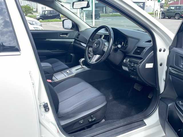 スバル レガシィ ツーリングワゴン 2．5i Lパッケージ 道東・釧路十勝 2011(平23)年 4.8万km サテンホワイトパール 純正７インチナビ/フルセグ/DVD/CD/BT/USB/SD/FM/AM/ＥＴＣ　/前席パワーシート　/クルーズコントロール　/ダウンヒルアシストコントロール　/パドルシフト　/横滑り防止　/オートライト　/スマートキー２本　/保証書　/取扱説明書