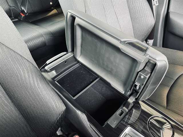 トヨタ クラウン S 静岡県 2020(令2)年 3.5万km ホワイトパールクリスタルシャイン トヨタセーフティセンス/レーダークルコン/純正ナビ/地デジ/Ｂカメラ/オートホールド/オートハイビーム/パドルシフト/ステアリングスイッチ/革巻きステアリング/純正１７インチＡＷ/スマートキー/スペアキー/保証書/取説