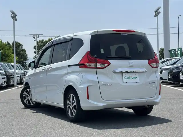ホンダ フリード ハイブリット G ホンダセンシング 奈良県 2021(令3)年 4.6万km パール ９インチ純正ナビ　/フルセグテレビ　/ｂｌｕｅｔｏｏｔｈ　/ＨＤＭＩ　/バックカメラ　/両側パワースライドドア　/ハーフレザー　/シートヒーター　/フロントガラス熱線スイッチ　　/ビルトインＥＴＣ　/前後社外ドライブレコーダー/2列目テーブル（運転席＋助手席）/USBポート/パーキングセンサーシステム