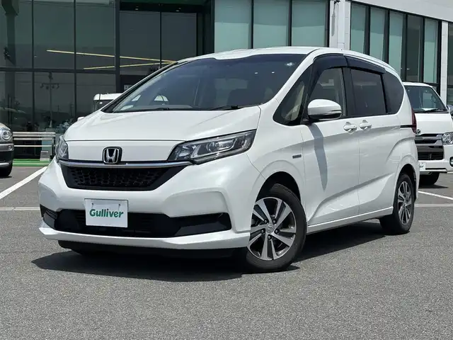 ホンダ フリード ハイブリット G ホンダセンシング 奈良県 2021(令3)年 4.6万km パール ９インチ純正ナビ　/フルセグテレビ　/ｂｌｕｅｔｏｏｔｈ　/ＨＤＭＩ　/バックカメラ　/両側パワースライドドア　/ハーフレザー　/シートヒーター　/フロントガラス熱線スイッチ　　/ビルトインＥＴＣ　/前後社外ドライブレコーダー/2列目テーブル（運転席＋助手席）/USBポート/パーキングセンサーシステム