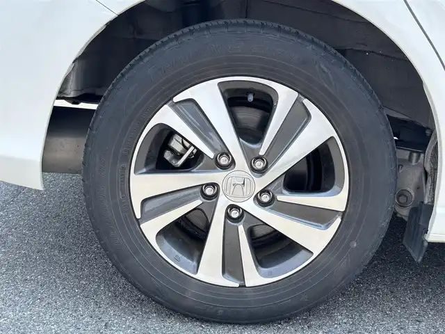 ホンダ フリード ハイブリット G ホンダセンシング 奈良県 2021(令3)年 4.6万km パール ９インチ純正ナビ　/フルセグテレビ　/ｂｌｕｅｔｏｏｔｈ　/ＨＤＭＩ　/バックカメラ　/両側パワースライドドア　/ハーフレザー　/シートヒーター　/フロントガラス熱線スイッチ　　/ビルトインＥＴＣ　/前後社外ドライブレコーダー/2列目テーブル（運転席＋助手席）/USBポート/パーキングセンサーシステム