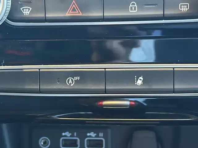 ルノー ルノー メガーヌ R．S．ウルティム 高知県 2024(令6)年 2.6万km 黒 1976台限定車【９５５】/ワンオーナー/純正ディスプレイオーディオ/【BT/Applecarplay/AUX】/サウンド音響BOSE/バックカメラ/コーナーセンサー/純正レカロシート/ブレンボブレーキキャリパー/LEDヘッドライト/前面衝突警報/アクティブブレーキアシスト/パーキングアシスト/レーンキープアシスト/道路標識認識/車線逸脱警報/オートホールド/アダプティブクルーズコントロール /アンビエントライト【８色】/パドルシフト/ETC