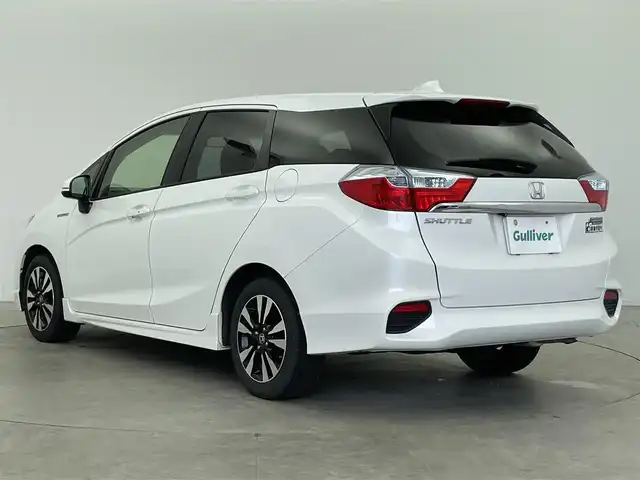 ホンダ シャトル ハイブリッド X 富山県 2015(平27)年 7.4万km ホワイトオーキッドパール 純正ナビ（CD DVD bluetooth）/フルセグTV/HDMI/バックカメラ/ビルトインETC/フロントドラレコ（DRY-AS350GS）/純正15インチAW/15インチスタッドレスセット積込み/パドルシフト/ハーフレザーシート/オートライト/LEDヘッドライト/スマートキー/プッシュスタート/クルーズコントロール/横滑防止装置/純正マット/保証書/スペアキー