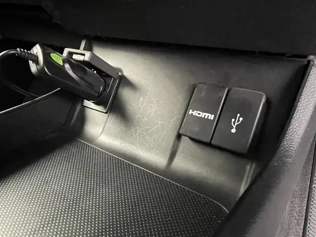 ホンダ シャトル ハイブリッド X 富山県 2015(平27)年 7.4万km ホワイトオーキッドパール 純正ナビ（CD DVD bluetooth）/フルセグTV/HDMI/バックカメラ/ビルトインETC/フロントドラレコ（DRY-AS350GS）/純正15インチAW/15インチスタッドレスセット積込み/パドルシフト/ハーフレザーシート/オートライト/LEDヘッドライト/スマートキー/プッシュスタート/クルーズコントロール/横滑防止装置/純正マット/保証書/スペアキー