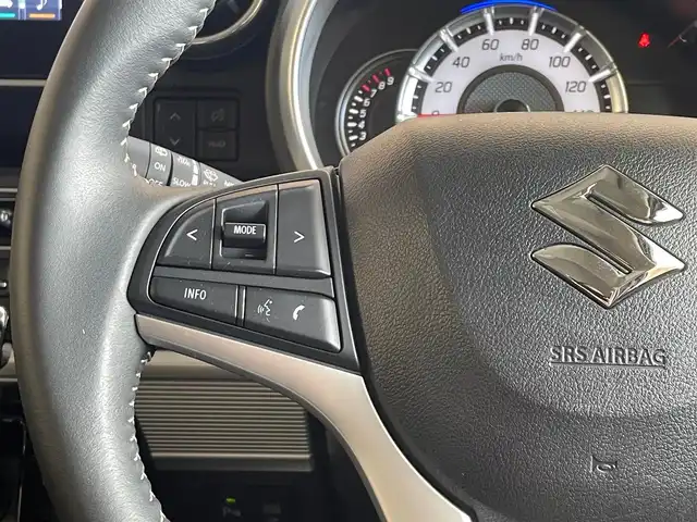 スズキ スペーシア カスタム HYBRID XS 岩手県 2023(令5)年 0.6万km スチールシルバーM ４WD/全方位モニター/ヘッドアップディスプレイ/スズキコネクト対応通信機装着車/スズキセーフティサポート/デュアルカメラブレーキサポート/アダプティブクルーズコントロール/車線維持支援機能/車線逸脱警報/誤発進抑制機能/先行車発進お知らせ機能/標識認識機能/リヤパーキングセンサー/前席シートヒーター/両側パワースライドドア/スリムサーキュレーター/ロールサンシェード/純正ナビ/フルセグTV/LEDヘッドライト/純正15インチアルミホイール