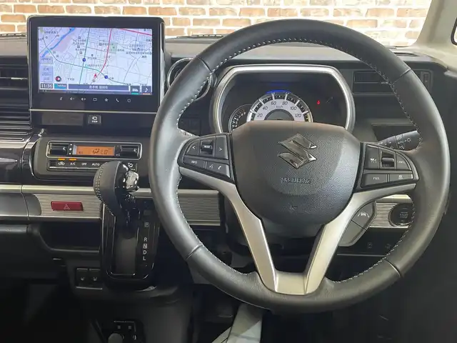 スズキ スペーシア カスタム HYBRID XS 岩手県 2023(令5)年 0.6万km スチールシルバーM ４WD/全方位モニター/ヘッドアップディスプレイ/スズキコネクト対応通信機装着車/スズキセーフティサポート/デュアルカメラブレーキサポート/アダプティブクルーズコントロール/車線維持支援機能/車線逸脱警報/誤発進抑制機能/先行車発進お知らせ機能/標識認識機能/リヤパーキングセンサー/前席シートヒーター/両側パワースライドドア/スリムサーキュレーター/ロールサンシェード/純正ナビ/フルセグTV/LEDヘッドライト/純正15インチアルミホイール