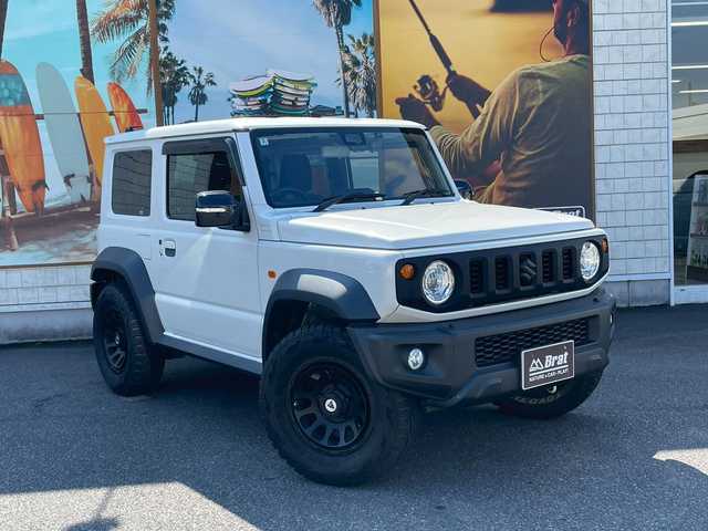 スズキ ジムニー シエラ JC 宮崎県 2022(令4)年 1.8万km ピュアホワイトP ワンオーナー/デルタフォース１６インチホイール/ＴＯＹＯオープンカントリーＲＴタイヤ/８インチナビ/バックカメラ/フルセグTV：ＵＳＢ入力：Bluetooth：DVD：CD/前後ドラレコ/純正ラゲッジマット/立体型フロアマット/前シートヒーター/ＥＴＣ/スペアキー/保証書・取扱説明書