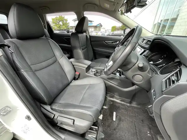 日産 エクストレイル 道央・札幌 2019(平31)年 7.9万km ブリリアントホワイトパール ・4WD/・社外SDナビ/USB・BT・DVD/・社外AW付冬タイヤ/・フルセグＴＶ/・ミュージックサーバー/・ミュージックプレイヤー接続（iPod・AUX）/・ＵＳＢ接続/・全方位車外カメラ/・追従機能付クルーズコントロール/・ダウンヒルアシストコントロール/・オートブレーキホールド/・デジタルインナーミラー/・ビルトインＥＴＣ/・純正エンジンスターター/・電動格納ミラー/・エンジンスタートボタン/・スマートキー/・スペアキー/・保証書/・取扱説明書