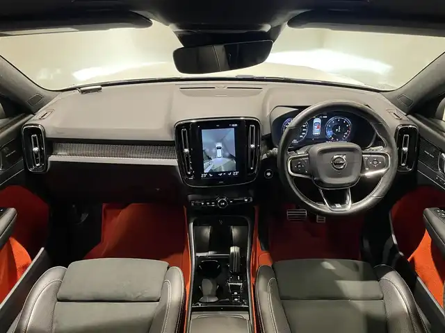 ボルボ ＸＣ４０ T5 AWD Rデザイン 愛知県 2018(平30)年 2.8万km クリスタルホワイトP ハーマンカードンサウンド　/Ｌａｖａオレンジカラーフロアカーペット＆ドア内張り　/１９インチ５ダブルスポークAW/純正ナビ　/Ｂｌｕｅｔｏｏｔｈ　/３６０度カメラ　/フルセグTV/ACC/LKA/LDW/BSM/CTA/ハーフレザー/パワーシート　/シートヒーター　/ＥＴＣ/パワートランク/パドルシフト/LEDヘッドライト/プッシュスタート/ウィンカーミラー/アイドリングストップ
