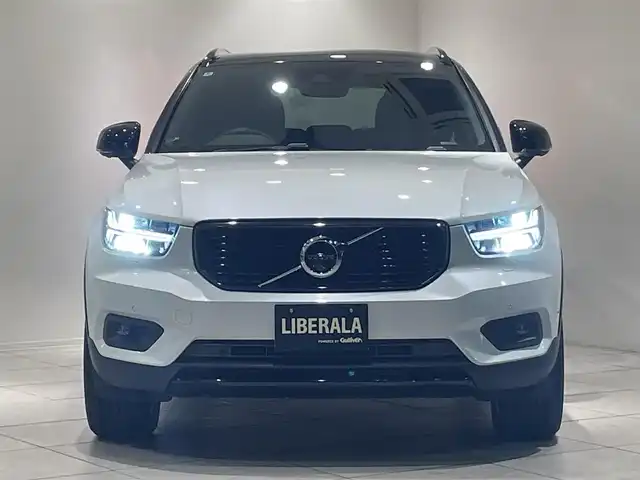 ボルボ ＸＣ４０ T5 AWD Rデザイン 愛知県 2018(平30)年 2.8万km クリスタルホワイトP ハーマンカードンサウンド　/Ｌａｖａオレンジカラーフロアカーペット＆ドア内張り　/１９インチ５ダブルスポークAW/純正ナビ　/Ｂｌｕｅｔｏｏｔｈ　/３６０度カメラ　/フルセグTV/ACC/LKA/LDW/BSM/CTA/ハーフレザー/パワーシート　/シートヒーター　/ＥＴＣ/パワートランク/パドルシフト/LEDヘッドライト/プッシュスタート/ウィンカーミラー/アイドリングストップ