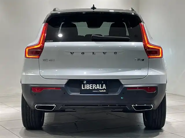 ボルボ ＸＣ４０ T5 AWD Rデザイン 愛知県 2018(平30)年 2.8万km クリスタルホワイトP ハーマンカードンサウンド　/Ｌａｖａオレンジカラーフロアカーペット＆ドア内張り　/１９インチ５ダブルスポークAW/純正ナビ　/Ｂｌｕｅｔｏｏｔｈ　/３６０度カメラ　/フルセグTV/ACC/LKA/LDW/BSM/CTA/ハーフレザー/パワーシート　/シートヒーター　/ＥＴＣ/パワートランク/パドルシフト/LEDヘッドライト/プッシュスタート/ウィンカーミラー/アイドリングストップ