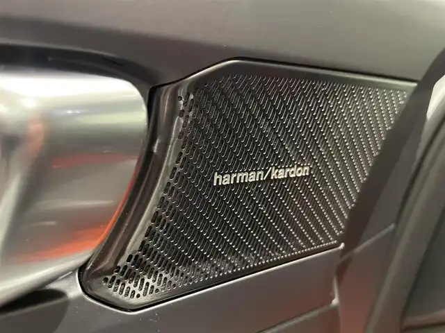 ボルボ ＸＣ４０ T5 AWD Rデザイン 愛知県 2018(平30)年 2.8万km クリスタルホワイトP ハーマンカードンサウンド　/Ｌａｖａオレンジカラーフロアカーペット＆ドア内張り　/１９インチ５ダブルスポークAW/純正ナビ　/Ｂｌｕｅｔｏｏｔｈ　/３６０度カメラ　/フルセグTV/ACC/LKA/LDW/BSM/CTA/ハーフレザー/パワーシート　/シートヒーター　/ＥＴＣ/パワートランク/パドルシフト/LEDヘッドライト/プッシュスタート/ウィンカーミラー/アイドリングストップ